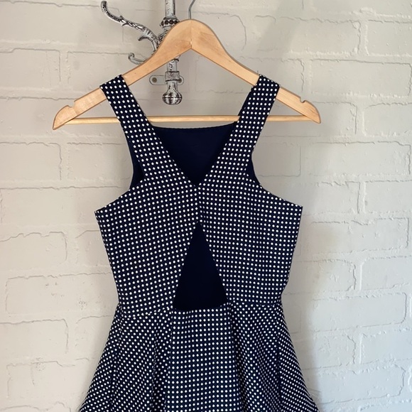 Club Monaco dress polka dot navy blue white‎ cut out back detail - Picture 5 of 5
